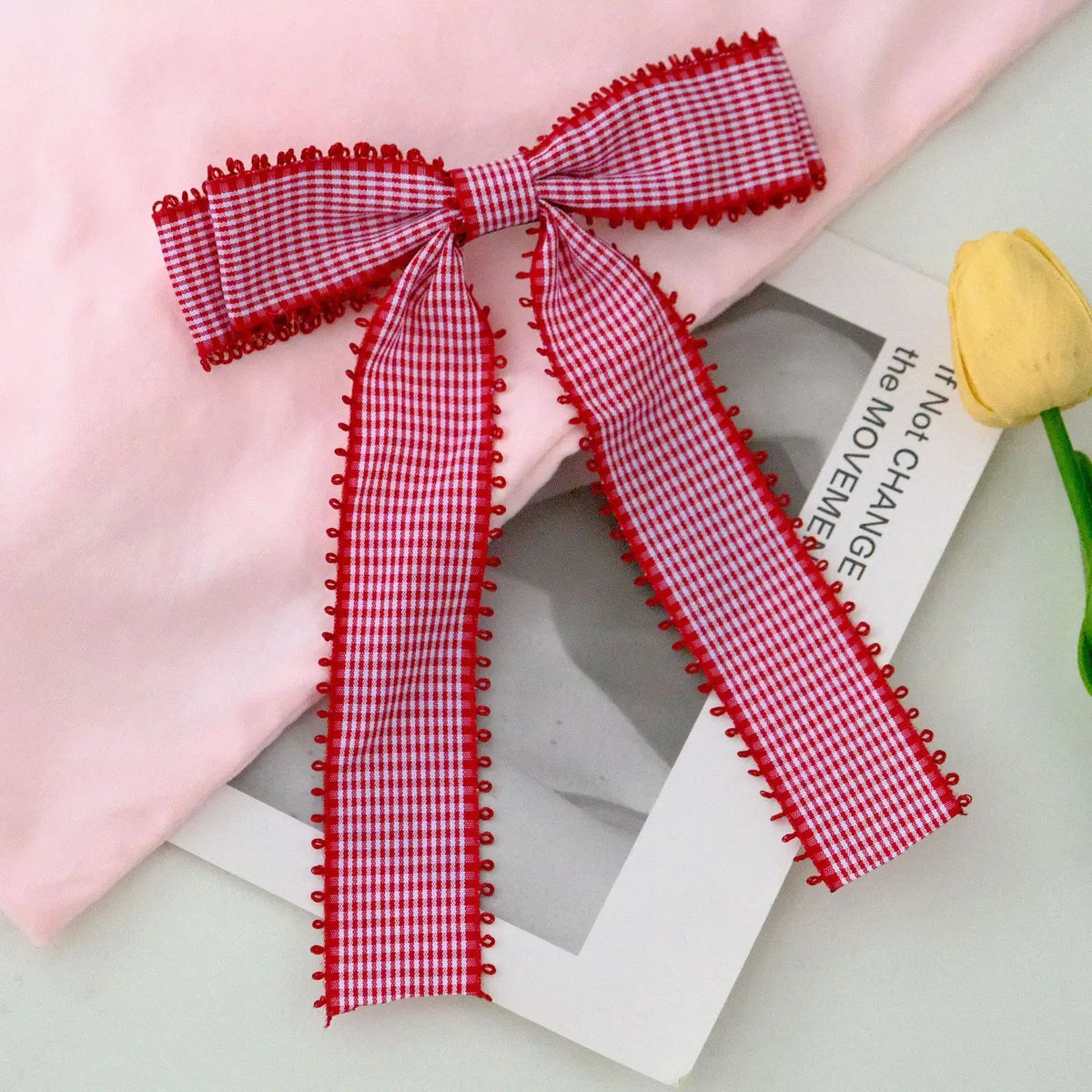 Barrette à nœud à carreaux rouges – Josslyn