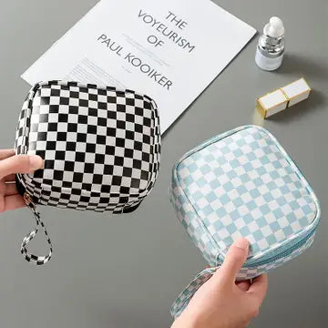 Trousse à maquillage de voyage à damier bleu – Josslyn
