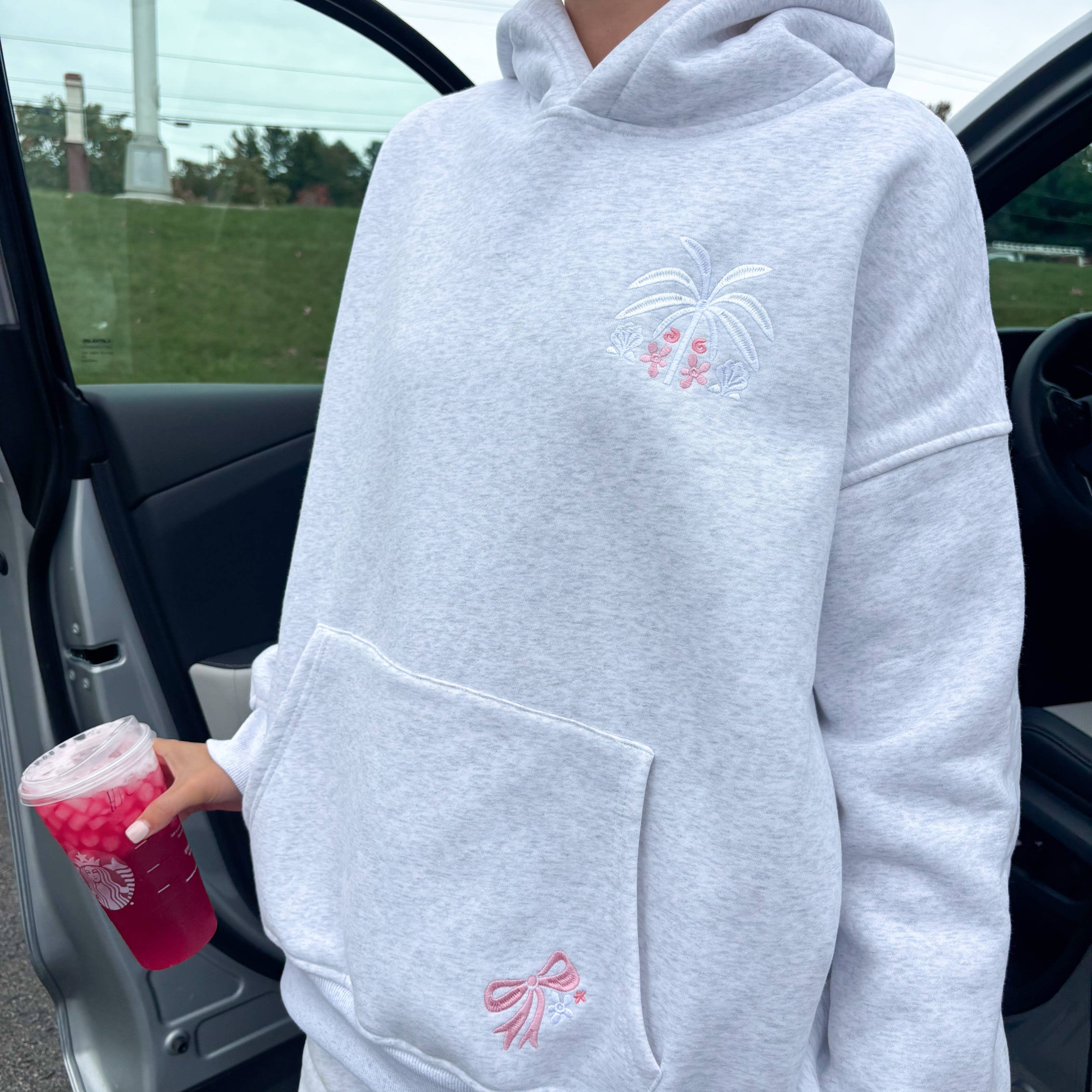 Sweat à capuche brodé – Palmiers Tropicaux | Gris perle