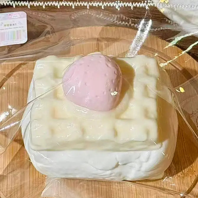 Squishy peluche  sandwich gaufre à la fraise jouet anti-stress squishyverse