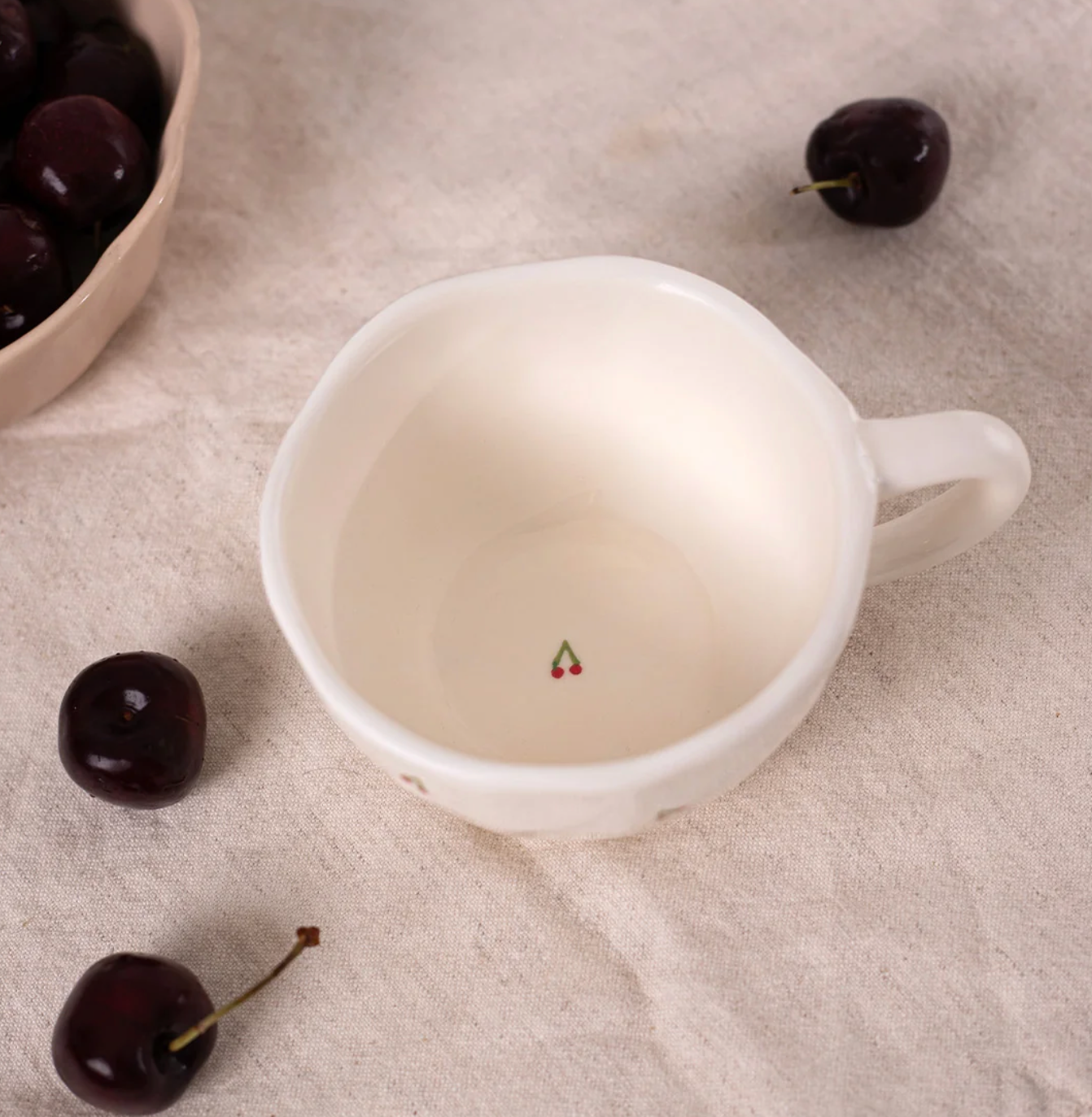 Tasse Cerisette — Céramique Blanche & Petites Cerises | Tasse à Café Artisanale