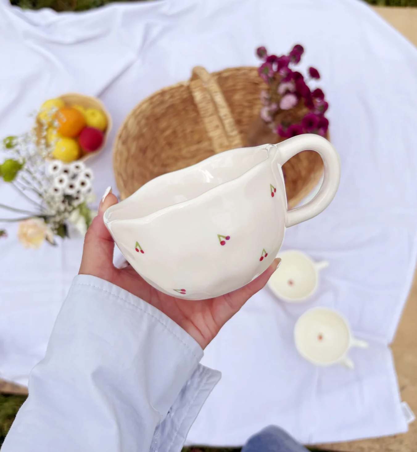 Tasse Cerisette — Céramique Blanche & Petites Cerises | Tasse à Café Artisanale