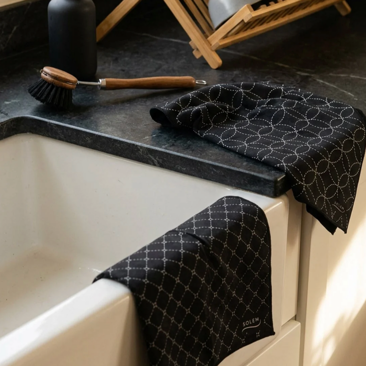 Linges à vaisselle SOLEM – Motifs géométriques noir et blanc