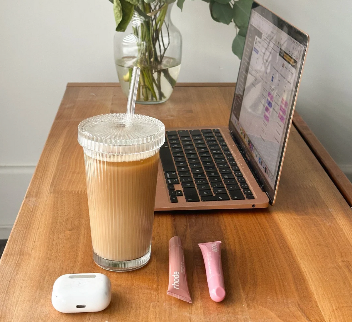 Gobelet avec couvercle et paille Ripple – Moi d’abord