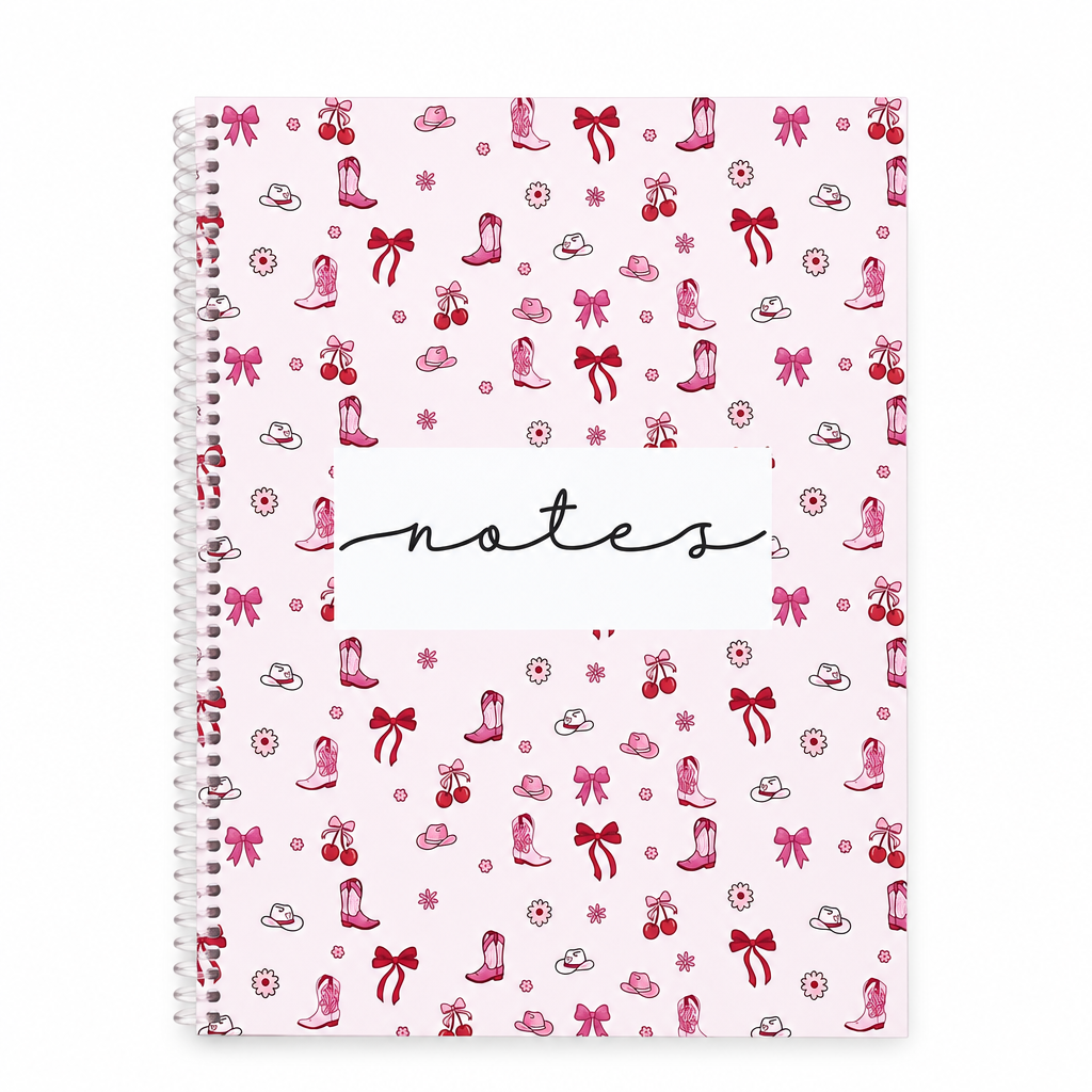 Grand cahier à spirale rose pâle avec motifs cowgirl et cerises sur fond blanc