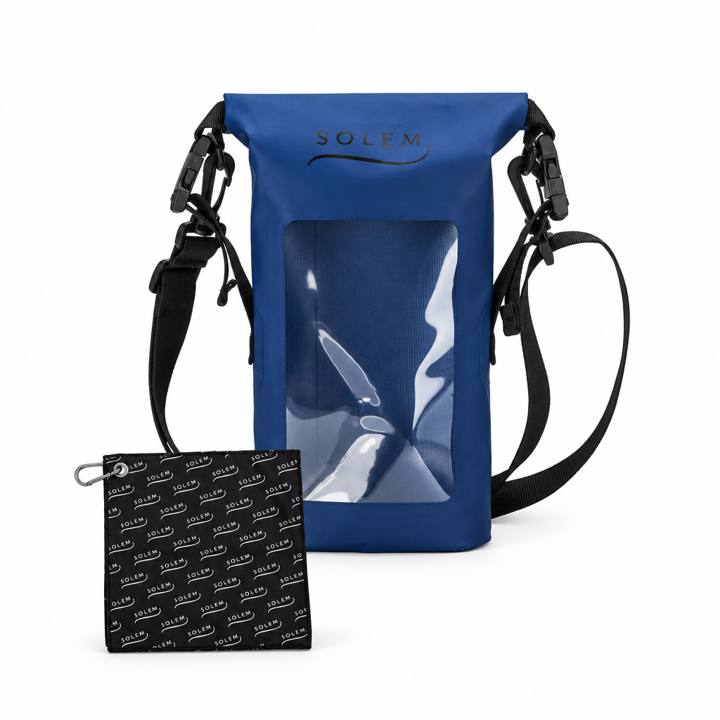 Pochette étanche bleue SOLEM pour cellulaire avec fenêtre transparente et serviette multisport gratuite sur fond blanc