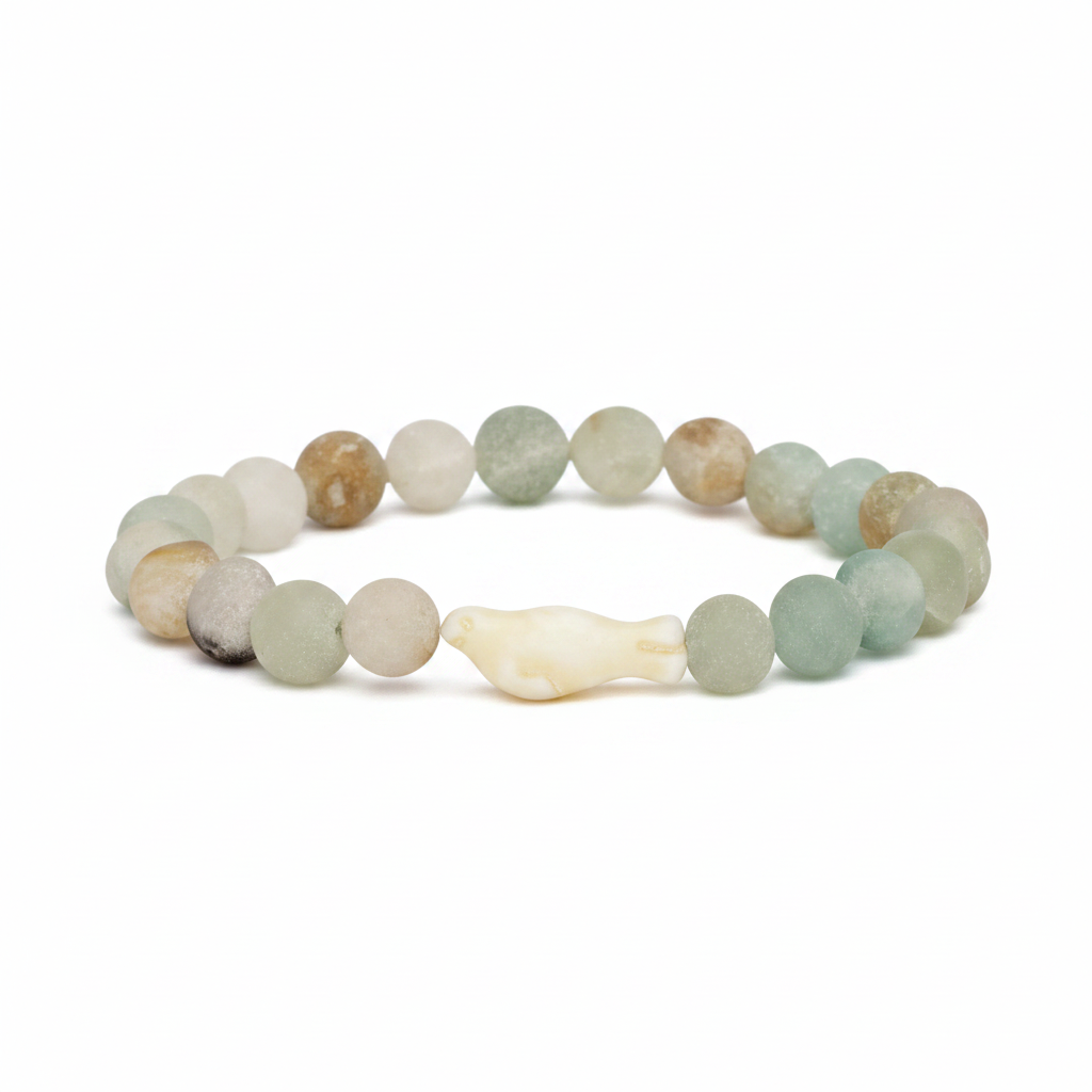 Bracelet Fahlo Phoque Sky Stone perles vert sauge et crème sur fond blanc