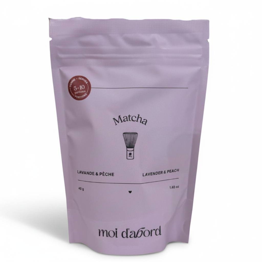 Sachet Matcha Lavande & Pêche Moi d'abord lilas sur fond blanc