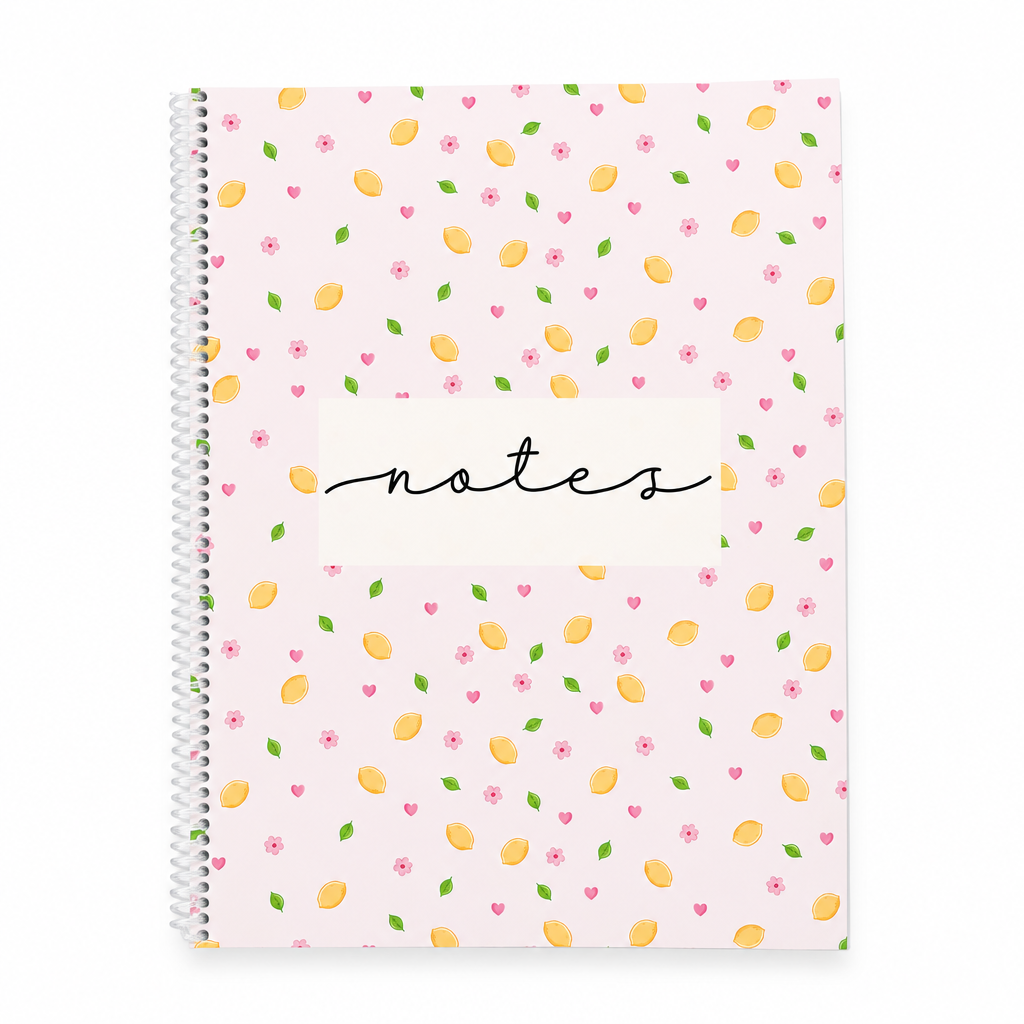 Cahier de notes rose à spirale avec motifs de citrons et fleurs roses sur fond blanc